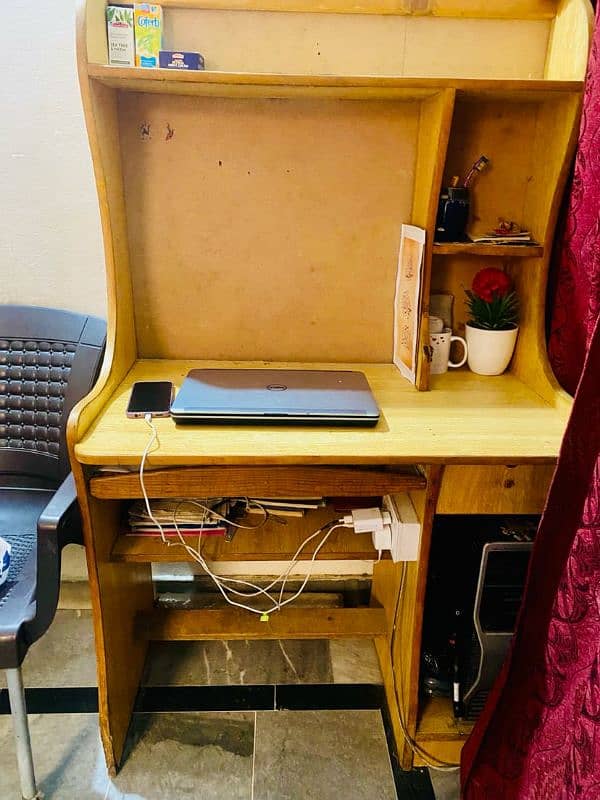 COMPUTER TABLE FOR SALE 2