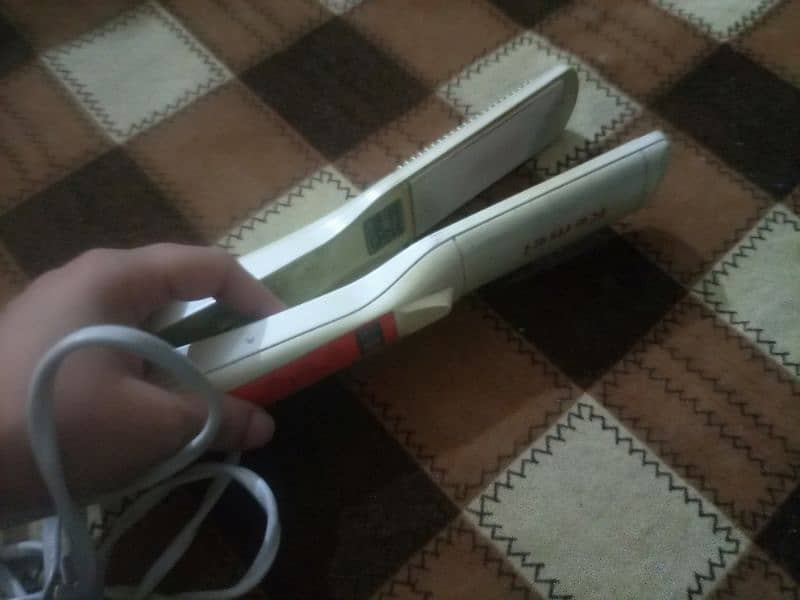 straightener kemei-1282 3