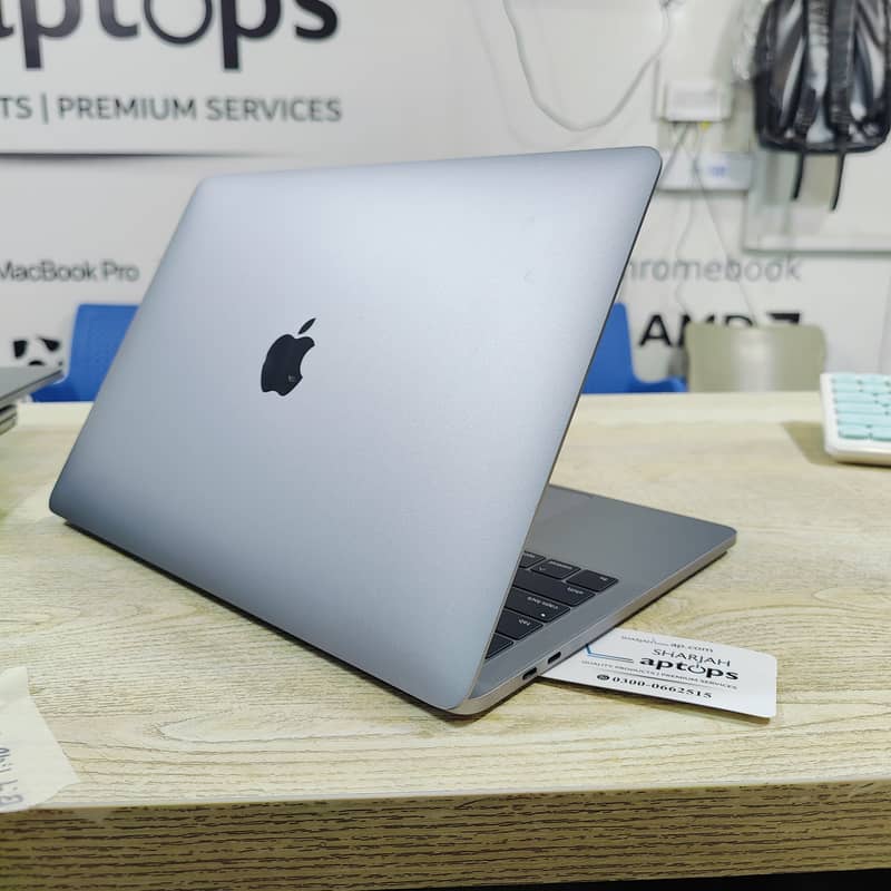 MacBook Pro 2017 13 inches 16GB RAM 7