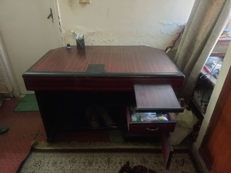 computer table for sale. 1