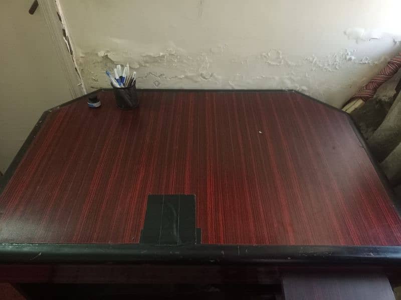 computer table for sale. 2