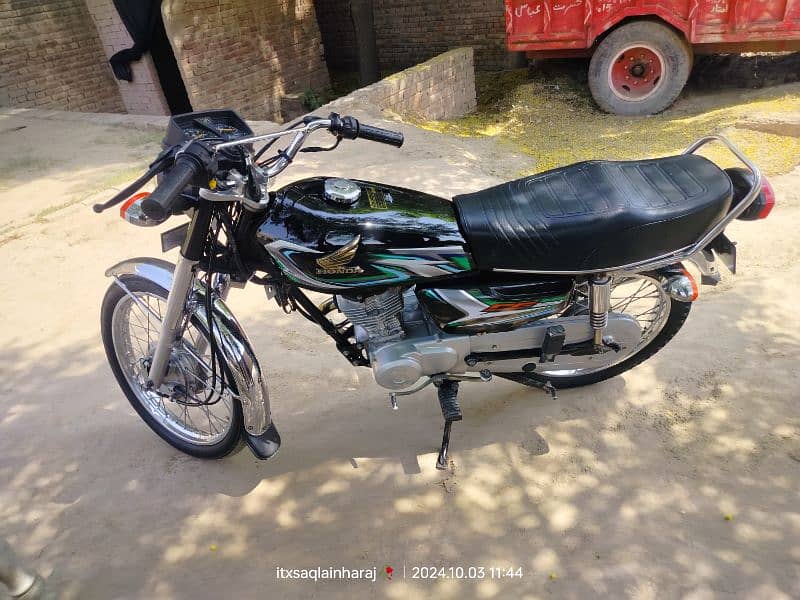 Bike Urgent for sale ha 2012 model ha need money bike one hand use ha 2