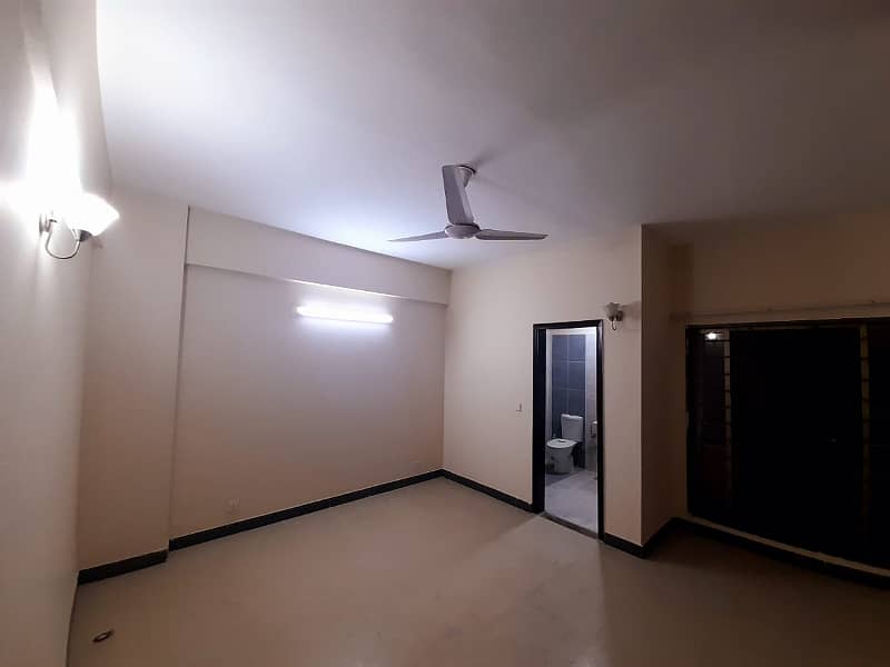 3 Bed DD Luxury Apartment Available For Sale In Askari 5 Sector KARACHI 4