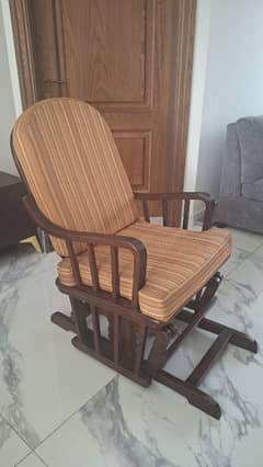 Rocking chair in sheesham wood