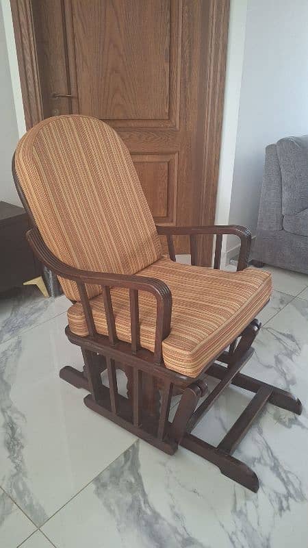 Rocking chair in sheesham wood 0