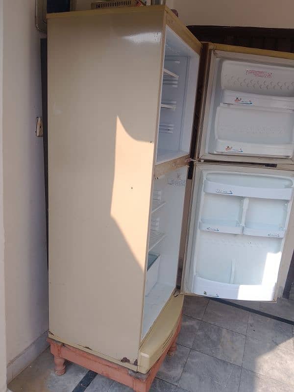 PEL refrigerator in good condition 1