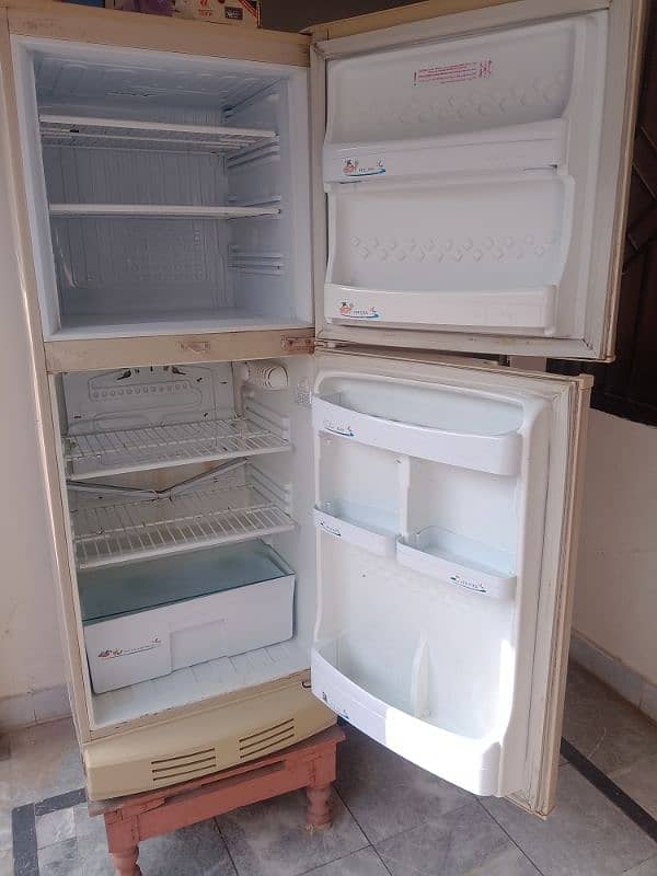 PEL refrigerator in good condition 3