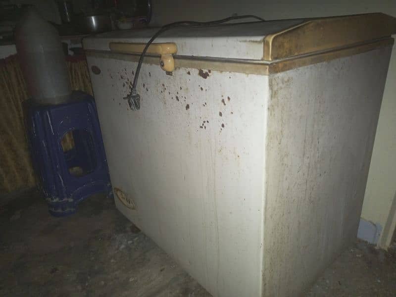 freezer for sale working good 5