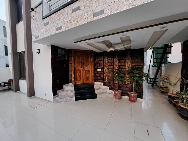 10 Marla Beautiful House With Basement For Rent In Overseas B Block Bahria Town,Lahore 1