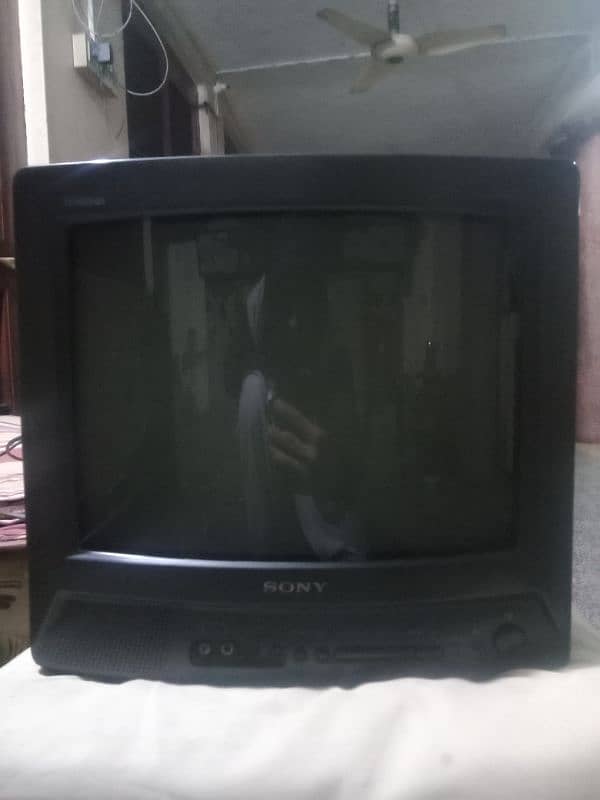 japany sony tv with remote  in working condition for sale 3