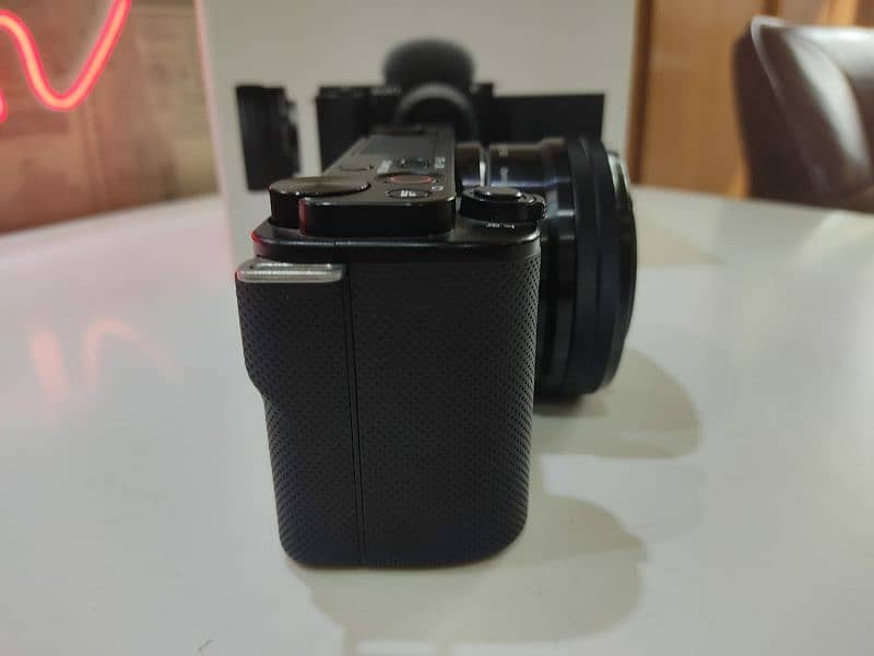 Sony Zve10 with 16-50mm lens 2