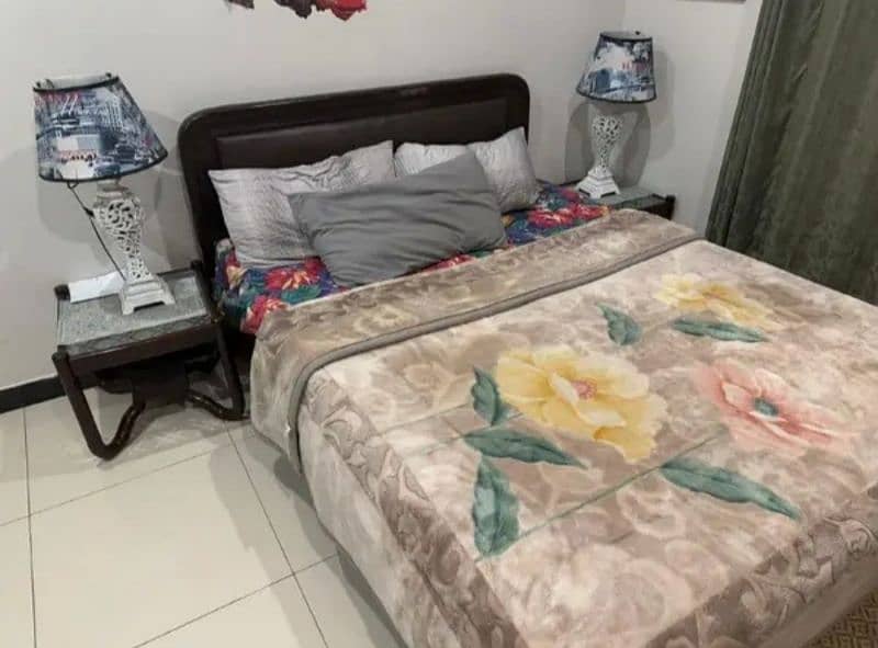 Queen size bed with mattress and sidetables 1