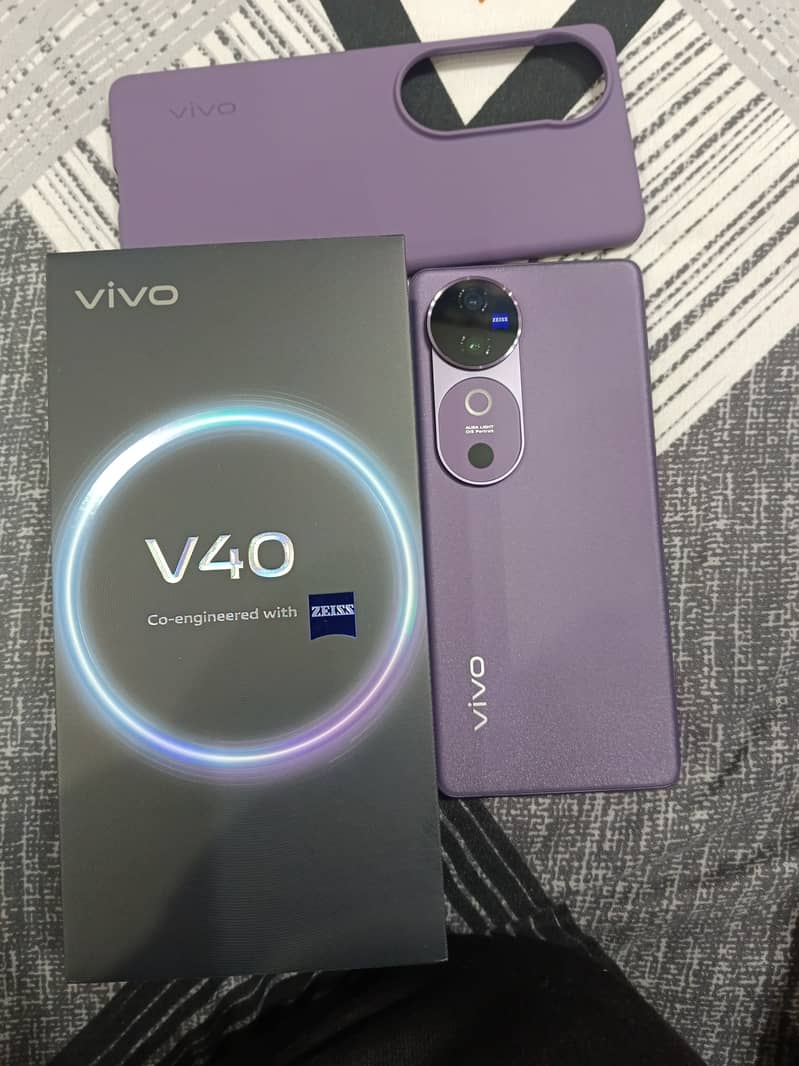 Vivo v40 purple clr 2