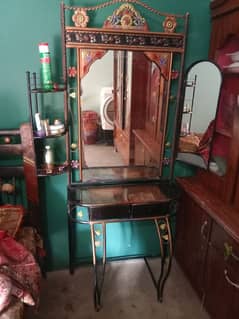 Dressing Table for sale Rs 3500 6 month use new conditions