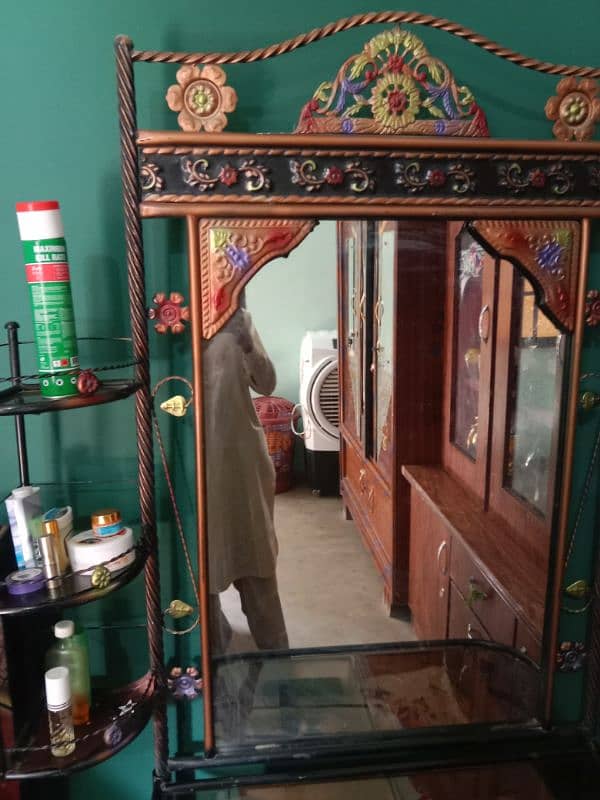 Dressing Table for sale Rs 3500 6 month use new conditions 2