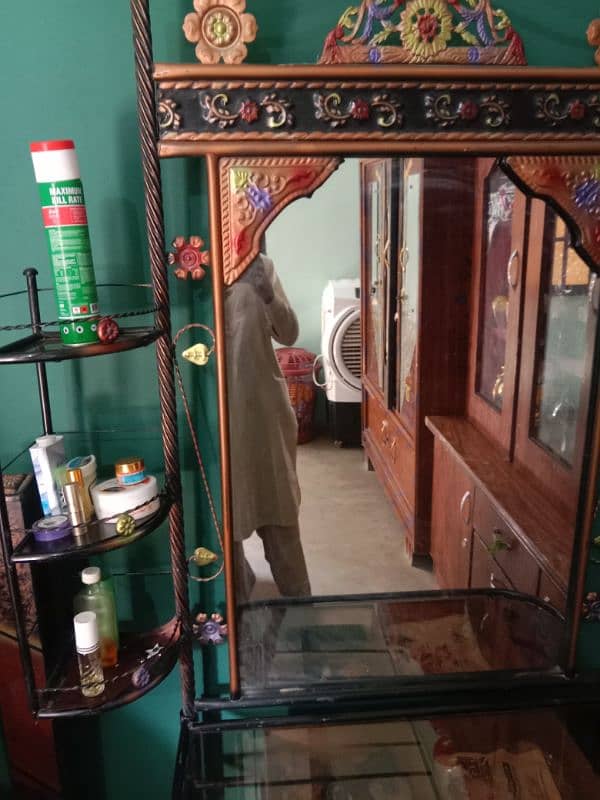 Dressing Table for sale Rs 3500 6 month use new conditions 3