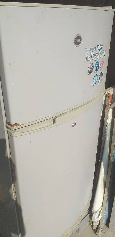 one medium size fridge for urgent sale 0