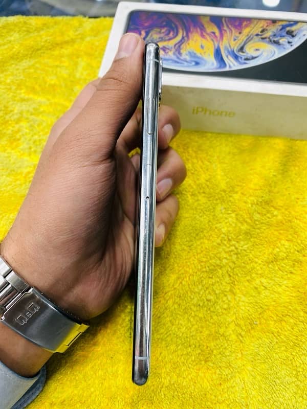 xs max pta approved 256:gb with box white colour!!! 1