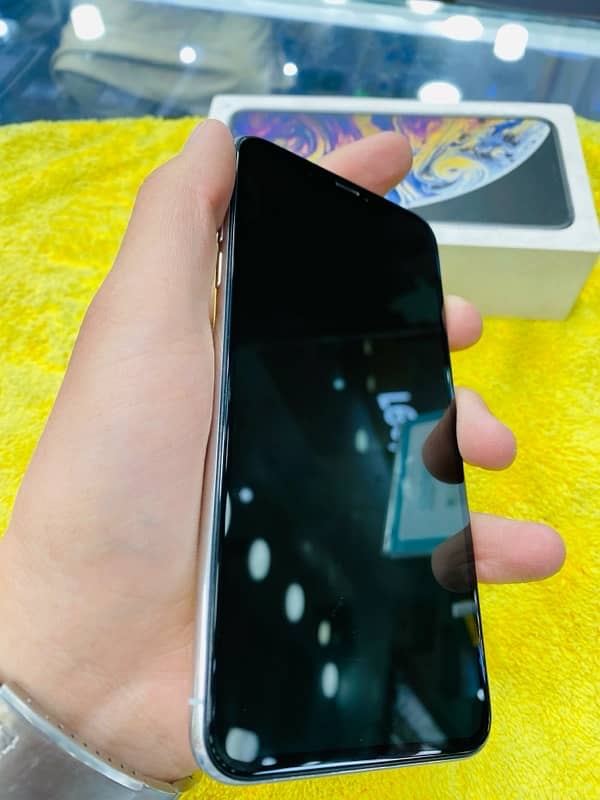 xs max pta approved 256:gb with box white colour!!! 3