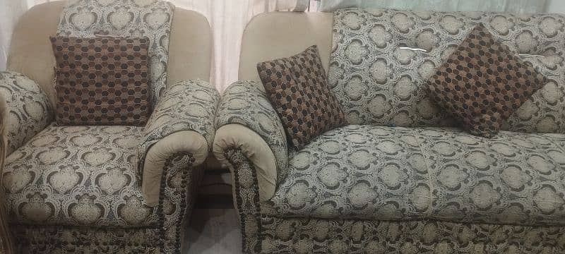 5 seater Sofa set comfortable sofa in good condition for sale 0