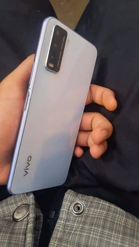 vivo y20. . . . . . 4/64 1