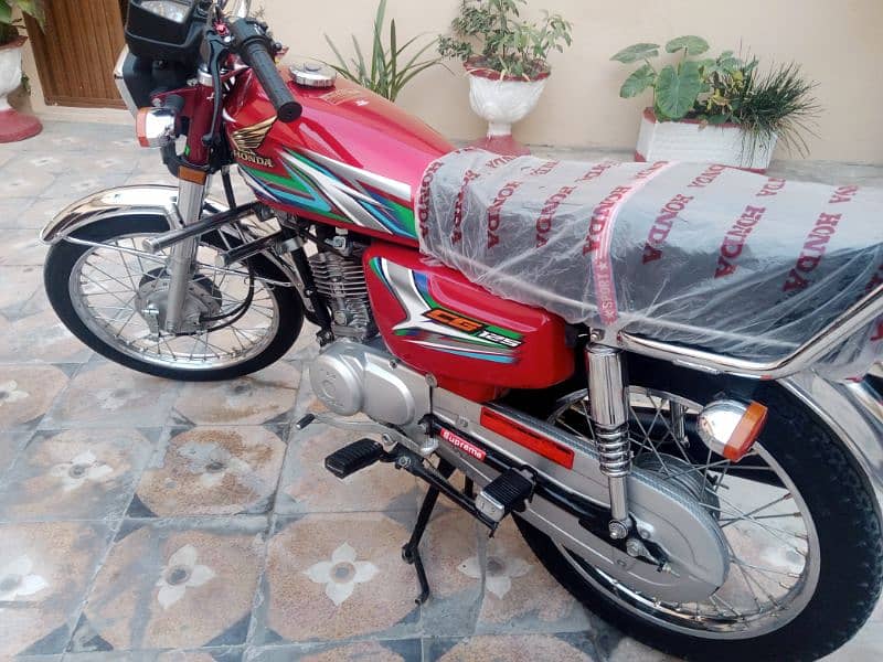 HONDA 125 MODLE 23 ISLAMABAD FIRST OWNER FRESH SHOWROOM CONDITION 1