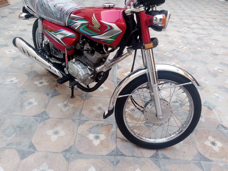 HONDA 125 MODLE 23 ISLAMABAD FIRST OWNER FRESH SHOWROOM CONDITION 2