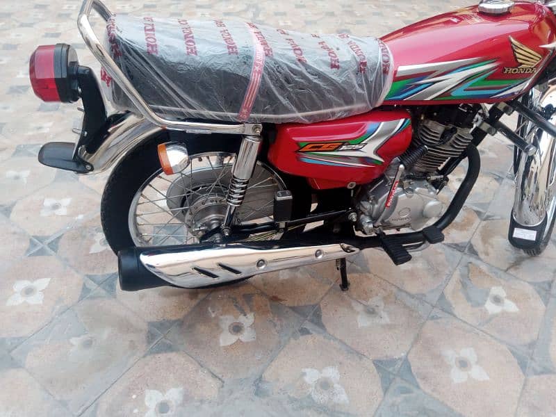 HONDA 125 MODLE 23 ISLAMABAD FIRST OWNER FRESH SHOWROOM CONDITION 4