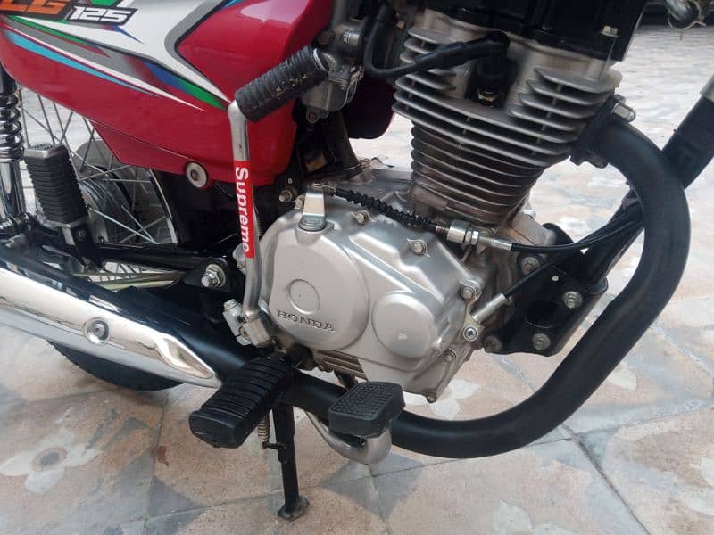 HONDA 125 MODLE 23 ISLAMABAD FIRST OWNER FRESH SHOWROOM CONDITION 5