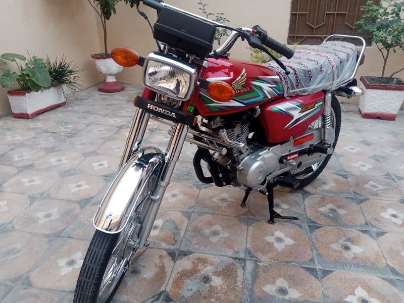 HONDA 125 MODLE 23 ISLAMABAD FIRST OWNER FRESH SHOWROOM CONDITION 6