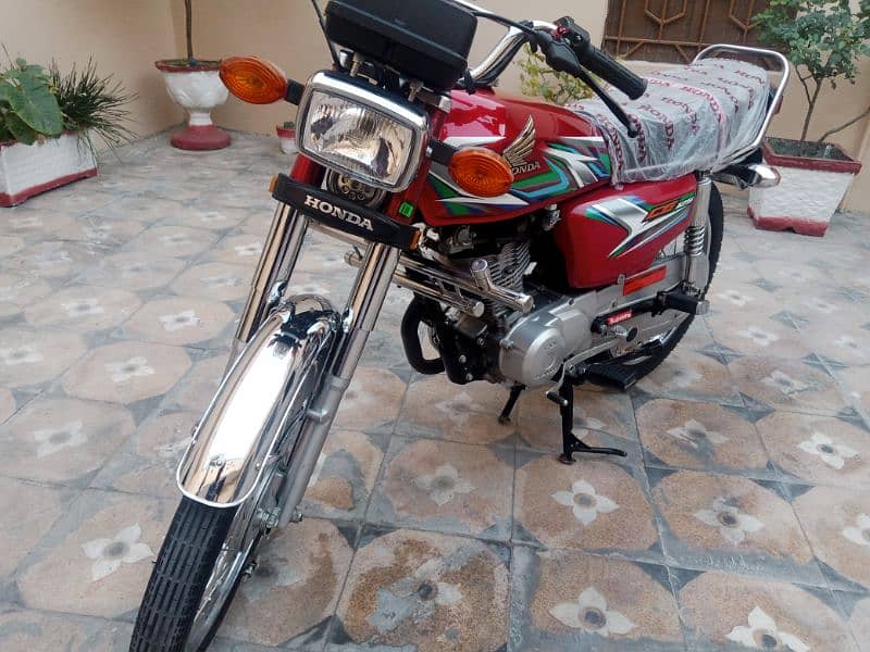 HONDA 125 MODLE 23 ISLAMABAD FIRST OWNER FRESH SHOWROOM CONDITION 7