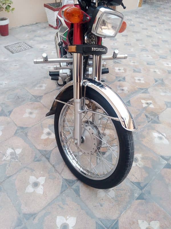 HONDA 125 MODLE 23 ISLAMABAD FIRST OWNER FRESH SHOWROOM CONDITION 8