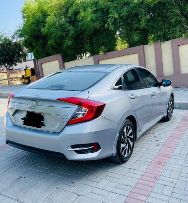 Honda Civic 2017 4