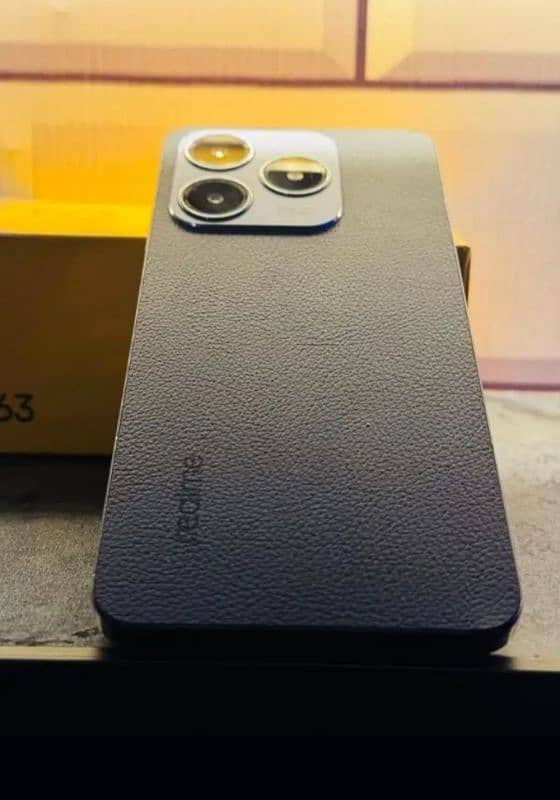 Realme C63 1