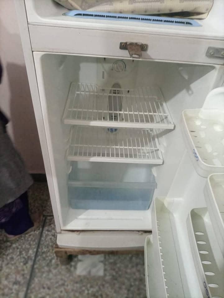 LG Refrigerator with stablizer and Wooden stand 5