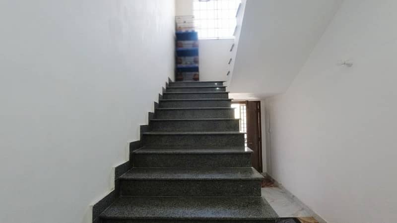 Prime Location House Of 1 Kanal In Chinar Bagh For sale 18