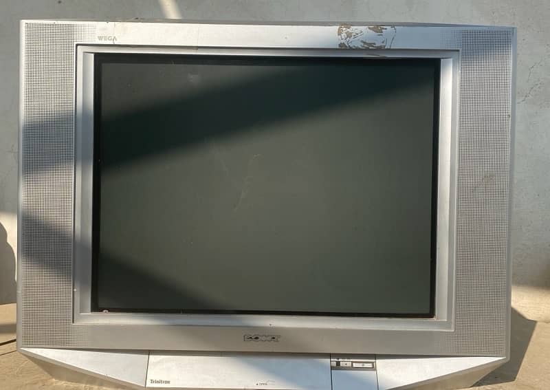 Sony TV Trinitron Wega With Trolley 0