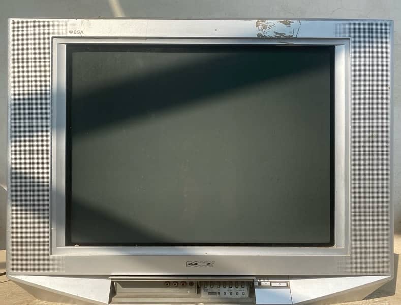 Sony TV Trinitron Wega With Trolley 1