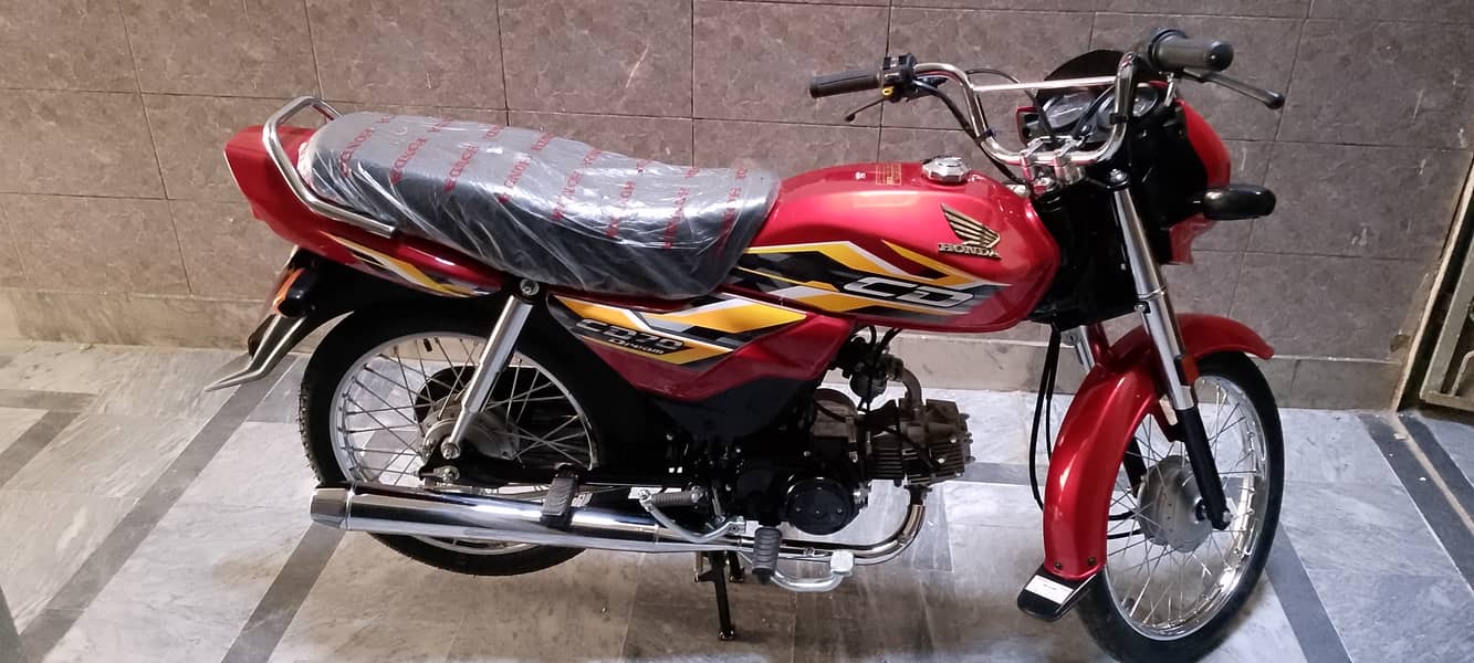 Honda CD 70 Dream 2025 5