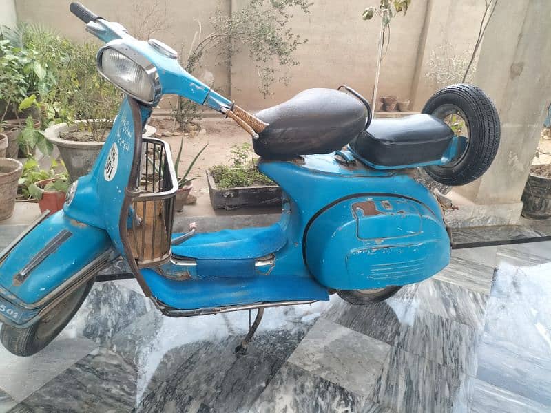 vespa scooter fore urgent sale 0/3/0/5/5/4/8/6/6/1/5 0