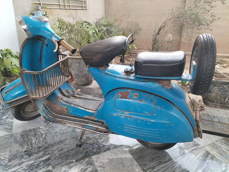 vespa scooter fore urgent sale 0/3/0/5/5/4/8/6/6/1/5 3