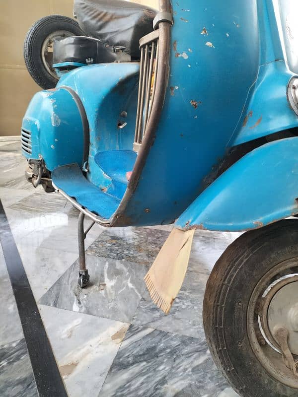 vespa scooter fore urgent sale 0/3/0/5/5/4/8/6/6/1/5 6