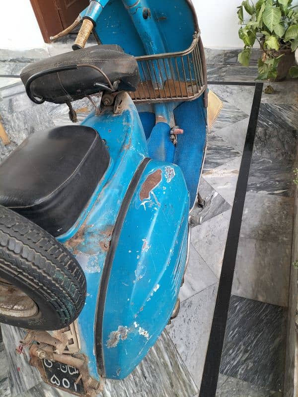 vespa scooter fore urgent sale 0/3/0/5/5/4/8/6/6/1/5 9