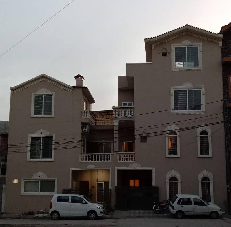 Triple story house for sale located Kurri Road Asif Colony. 9