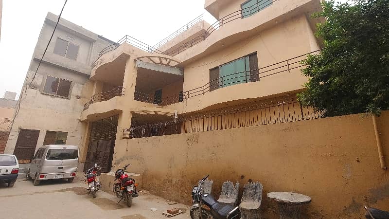 Highly-Desirable Prime Location 15 Marla House Available In Ghazi Road 0