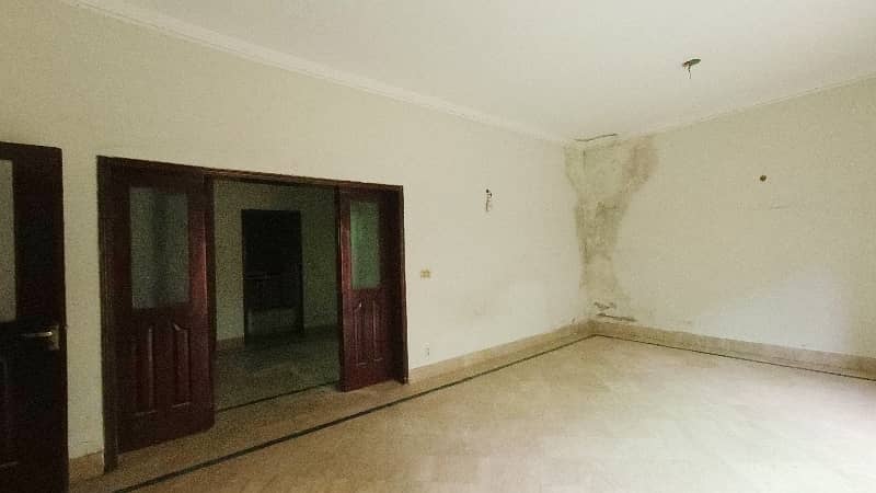 Highly-Desirable Prime Location 15 Marla House Available In Ghazi Road 9