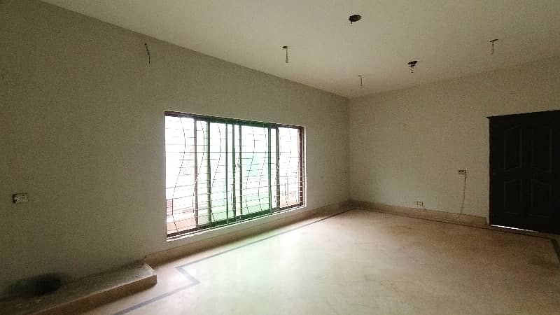 Highly-Desirable Prime Location 15 Marla House Available In Ghazi Road 20