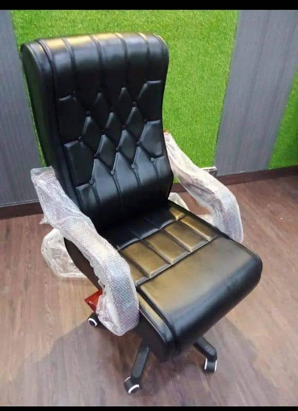 Vip office boss chair available at cash on delivery 1