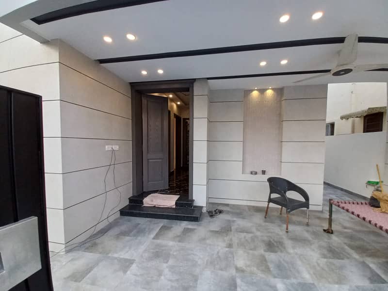 10 MARLA Brand New Design Luxurious Bungalow For Sale in Bahria Town lahore 3