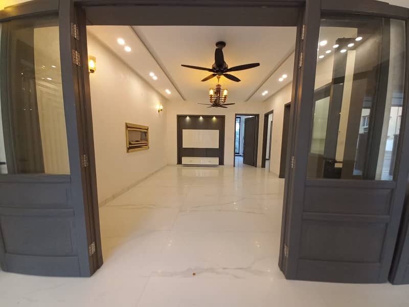 10 MARLA Brand New Design Luxurious Bungalow For Sale in Bahria Town lahore 4